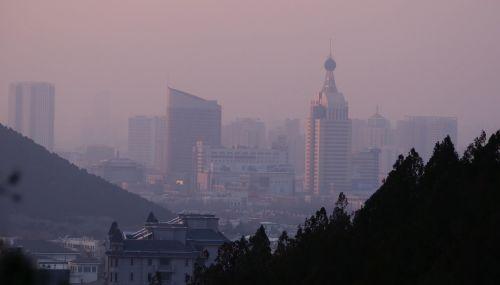 空气净化道路漫长 济南最好的天气也是灰蒙蒙